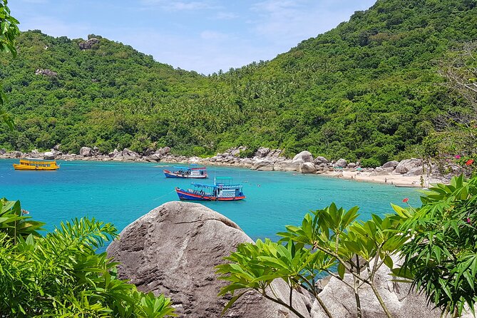 5 Islands Full-Day Tour Around Koh Tao and Koh Nangyuan - Aow Luek Beach: Why the Shape Helps on Low Tide