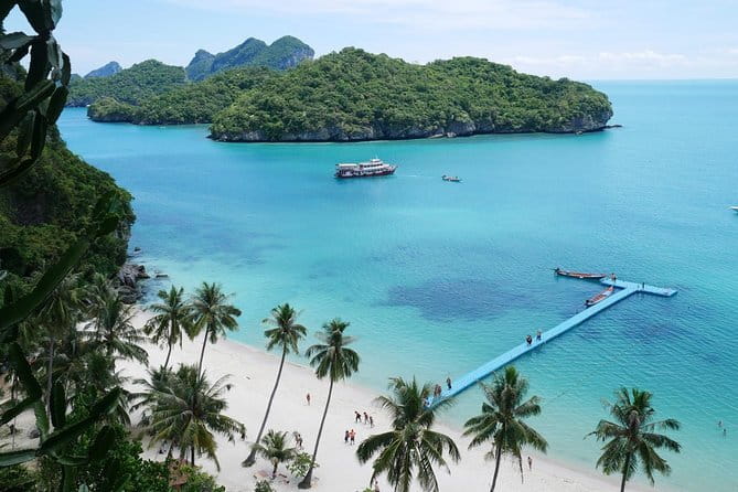 Angthong National Marine Park by Highsea Tour (Official) - Koh Wua Ta Lap: the viewpoint hike with ladders and fixed ropes