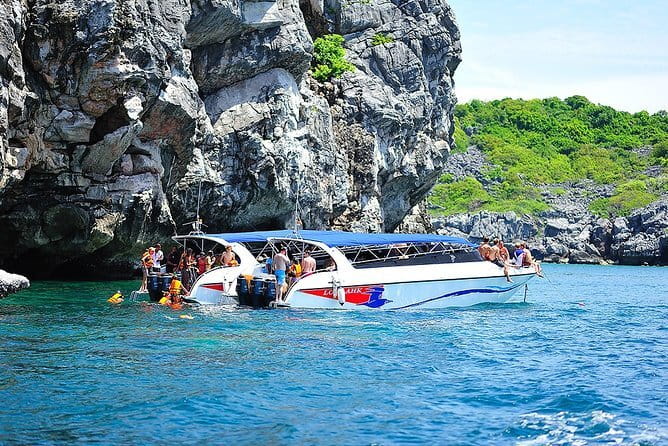 Angthong National Marine Park by Highsea Tour (Official) - Koh Mae Koh and the Blue Lagoon kayaking session
