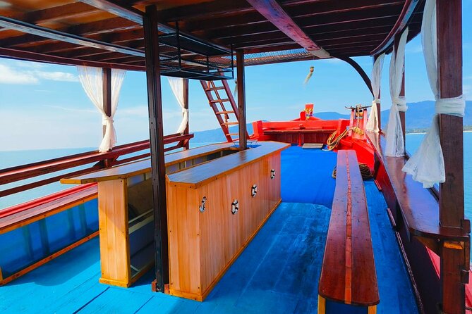 CocoTipAdventures and Snorkel with Meals-BBQs-Cocktail-Sunset - Entering the small-boat rhythm around Koh Tao
