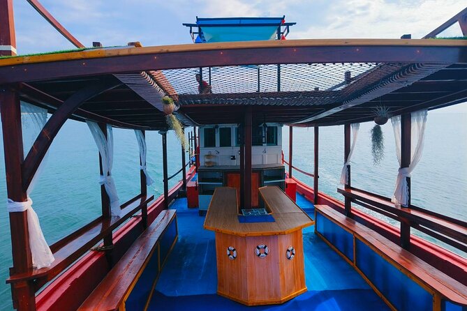 CocoTipAdventures and Snorkel with Meals-BBQs-Cocktail-Sunset - Stop 3: Mango Bay—classic Koh Tao snorkeling energy