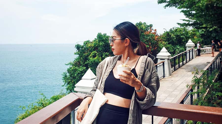 ISLAND TOUR ECO AROUND KOH SAMUI HALF DAY RARE SIGHTSEEING - Wat Khunaram and the mummified monk Luong Pordaeng