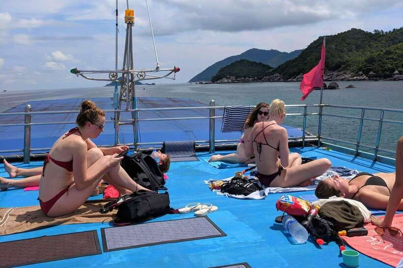 Ko Tao: Morning Trip to Ko Nangyuan’s Serene Oasis by Oxygen - Shark Bay: a fin-shaped name and the reality of sea conditions