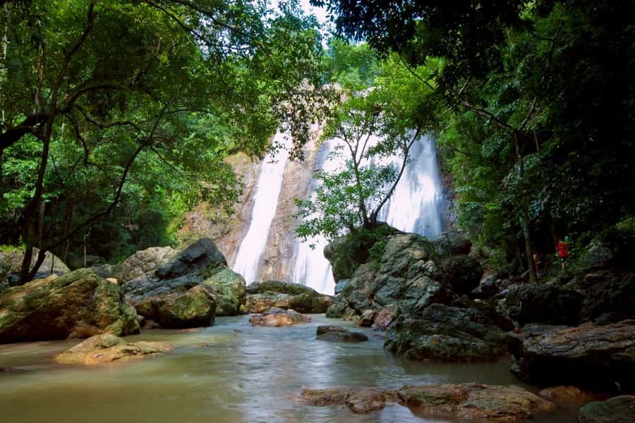 Koh Samui: Half Day Around Island Tour with Transfers - Wat Plai Laem and the 18-arm Guanyin: active temple energy