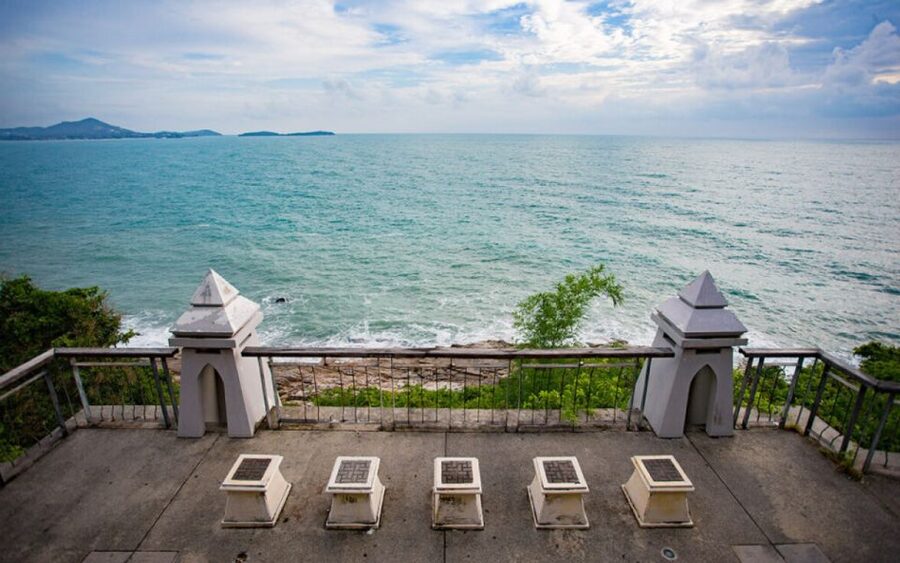 Koh Samui: Half-Day Highlights Tour with Hotel Transfers - Chinese Lady Monk Temple: The 18-Armed Statue Detail