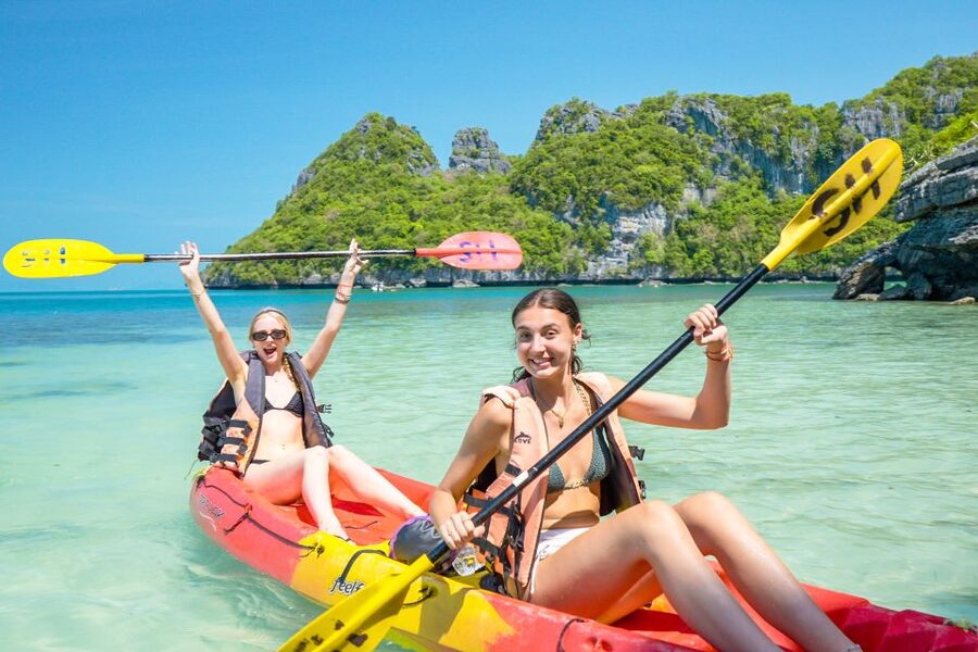 Koh Samui: Mu Ko Ang Thong Park Cruise with Kayaking Option - Koh Sam Sao: quick photo stop with a natural arch vibe