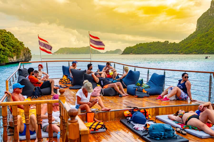 Koh Samui: Mu Ko Ang Thong Park Cruise with Kayaking Option - Pickup, breakfast, and the boat ride: what sets the tone