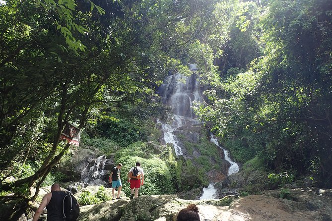 Private Ko Samui Island Tour with Air-Conditioned VIP Minivan - Samui Handicraft Stop: A Practical Cultural Break
