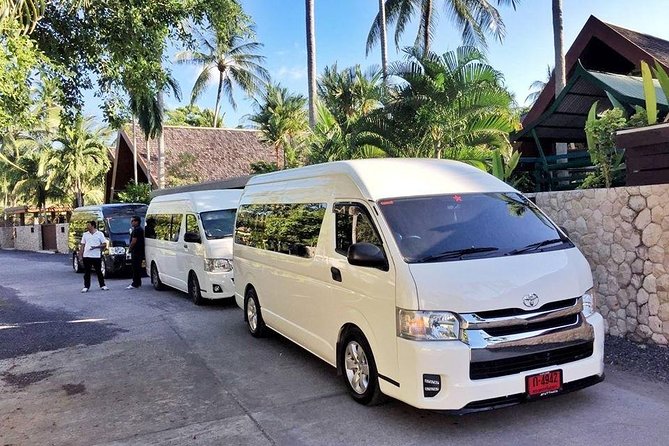 Private round trip Transfers from Samui Airport - Entering the Transfer Flow: From Booking to Your Name on a Sign