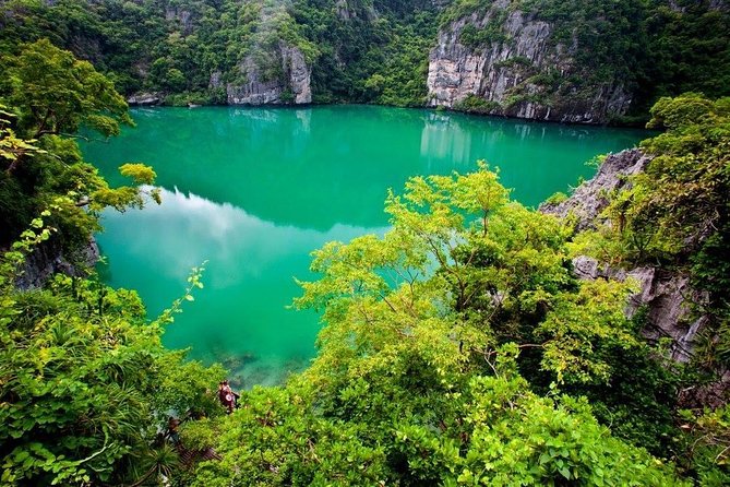 Samui Island Tour to Angthong Marine Park by Big Boat with Kayaking - Stop 1: Mu Ko Ang Thong kayaking under limestone cliffs