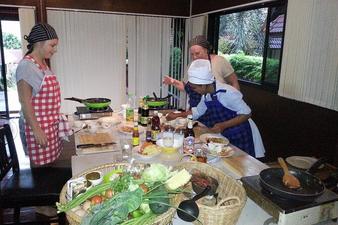 Thai Cooking Class with Local Market Tour in Koh Samui - From ingredients to lunch: what the class feels like step-by-step